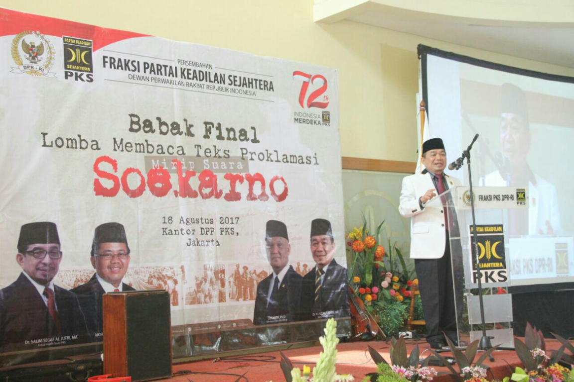 Ketua Fraksi PKS Jazuli Juwaini memberikan sambutan dalam lomba membaca teks proklamasi mirip suara Soekarno di DPP PKS, Jumat (18/8) (Humas Fraksi PKS)