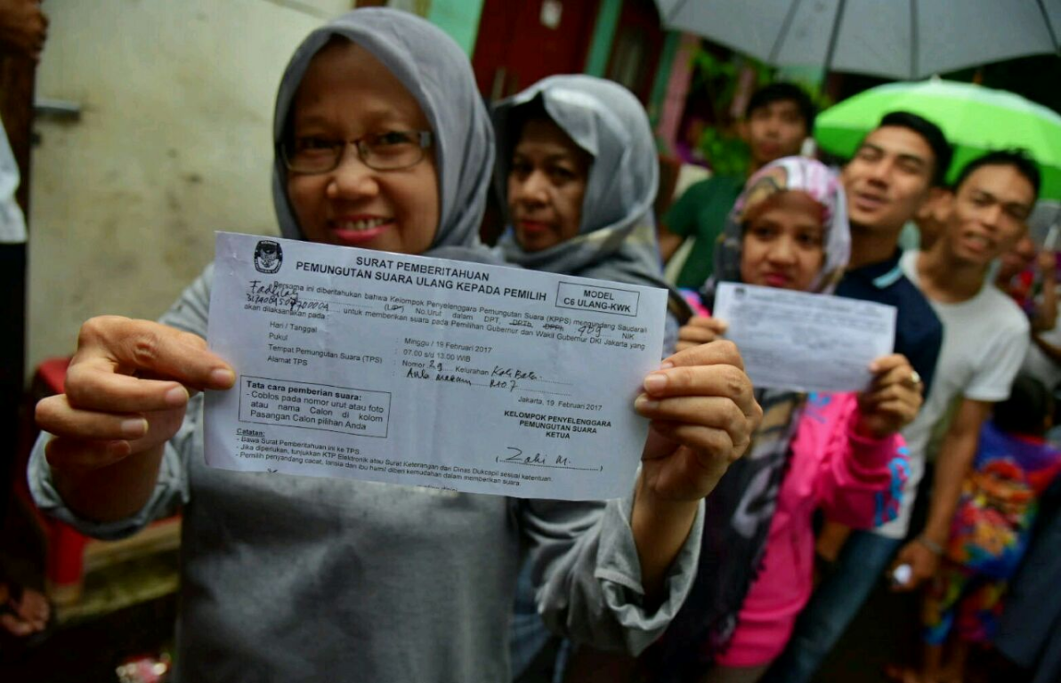Masyarakat Yang Melakukan Pemungutan Suara Ulang
