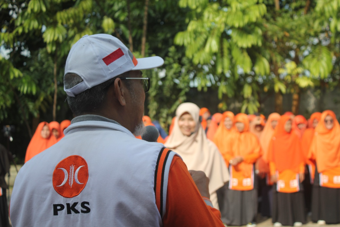 Ketua DPW PKS Kalimantan Barat Arif Joni Memberikan Sambutan di Latansa Kalbar