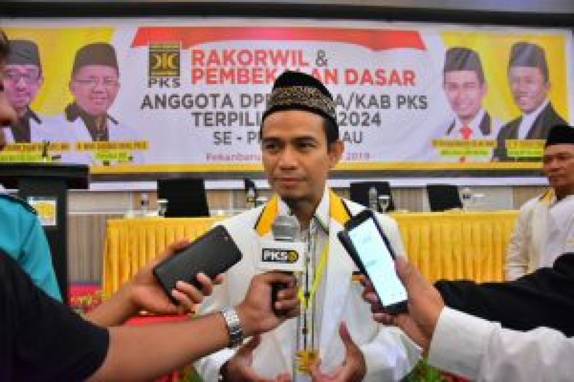 Ketua DPW PKS Riau, Hendry Munief