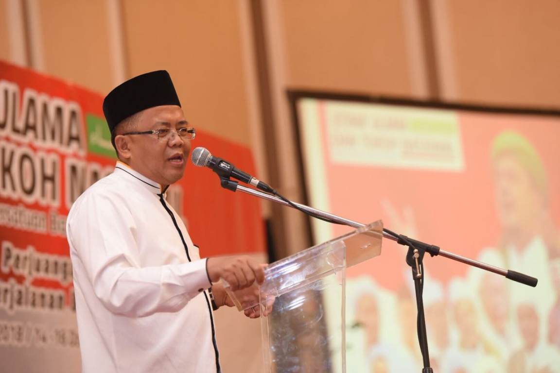 Presiden PKS Mohamad Sohibul Iman memberikan orasi dalam Ijtima Ulama di Jakarta, Jumat (27/7) (M Hilal/PKSFoto)