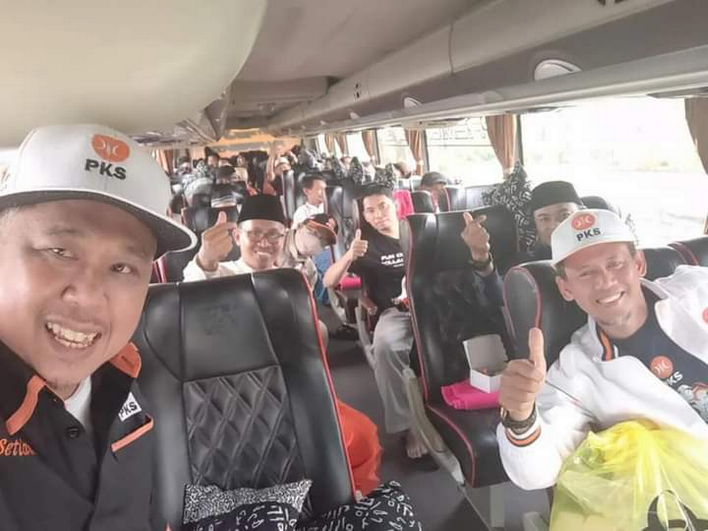 Rombongan PKS Jawa Timur menuju Milad 20 PKS
