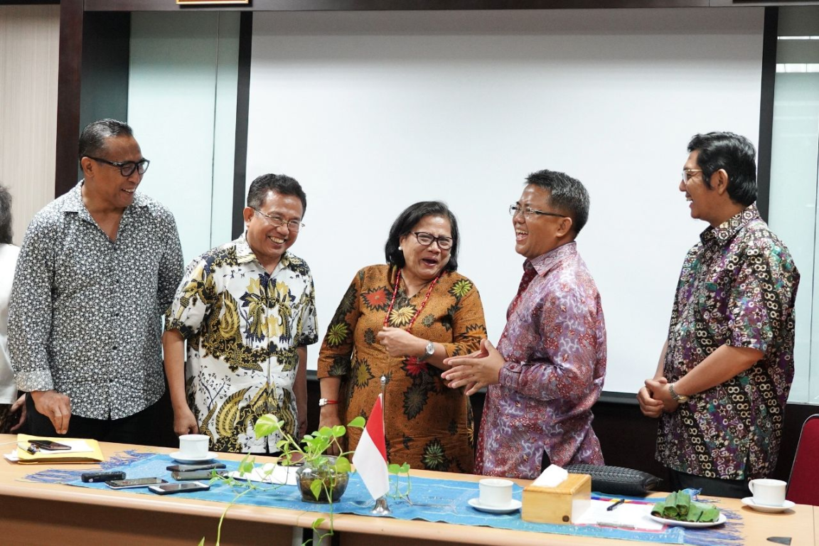 Presiden PKS Mohamad Sohibul Iman memimpin delegasi DPP PKS diterima Ketua PGI Pdt. Dr. Henriette T. Hutabarat-Lebang dalam silaturahmi kebangsaan di Jakarta, Rabu (11/12) (PKSFoto)