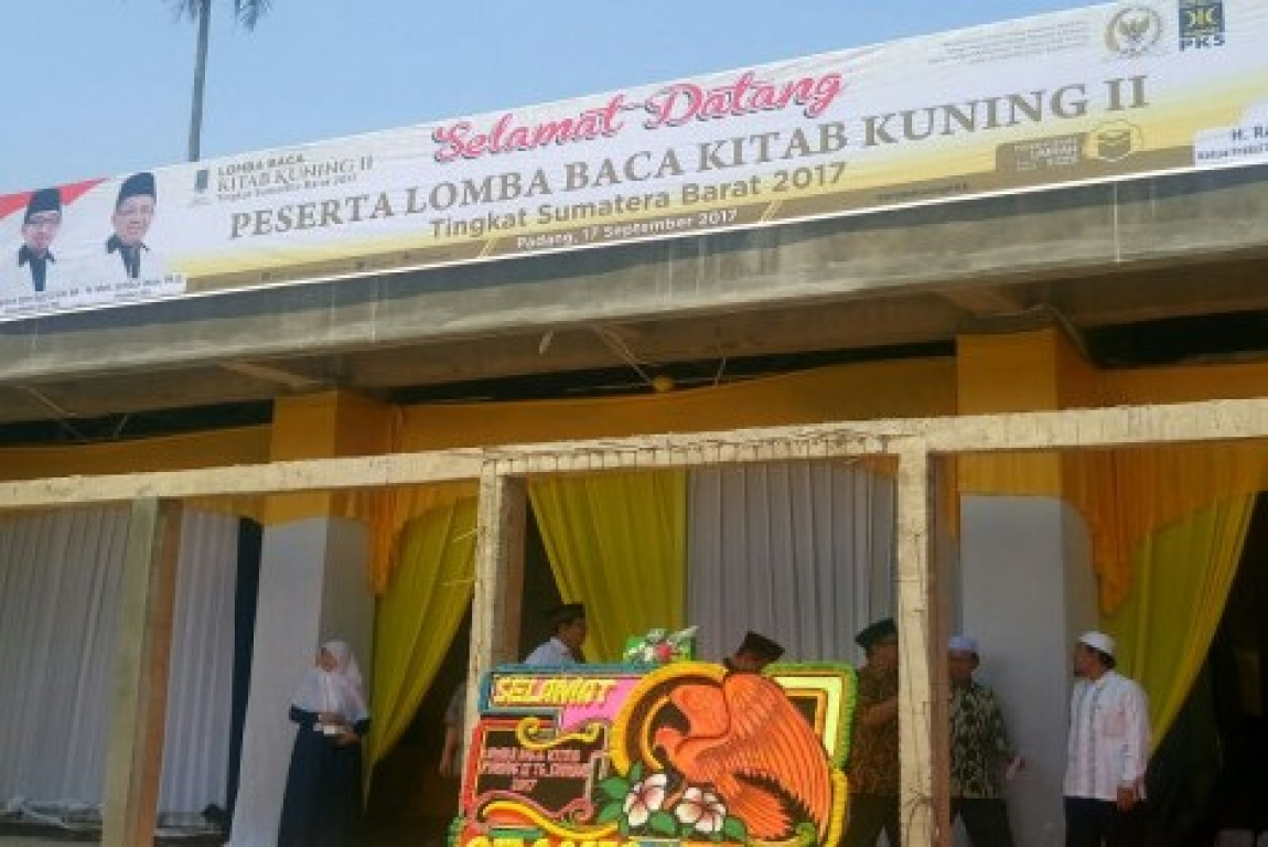 Lomba baca kitab kuning di DPW PKS Sumbar. Dok: Antara
