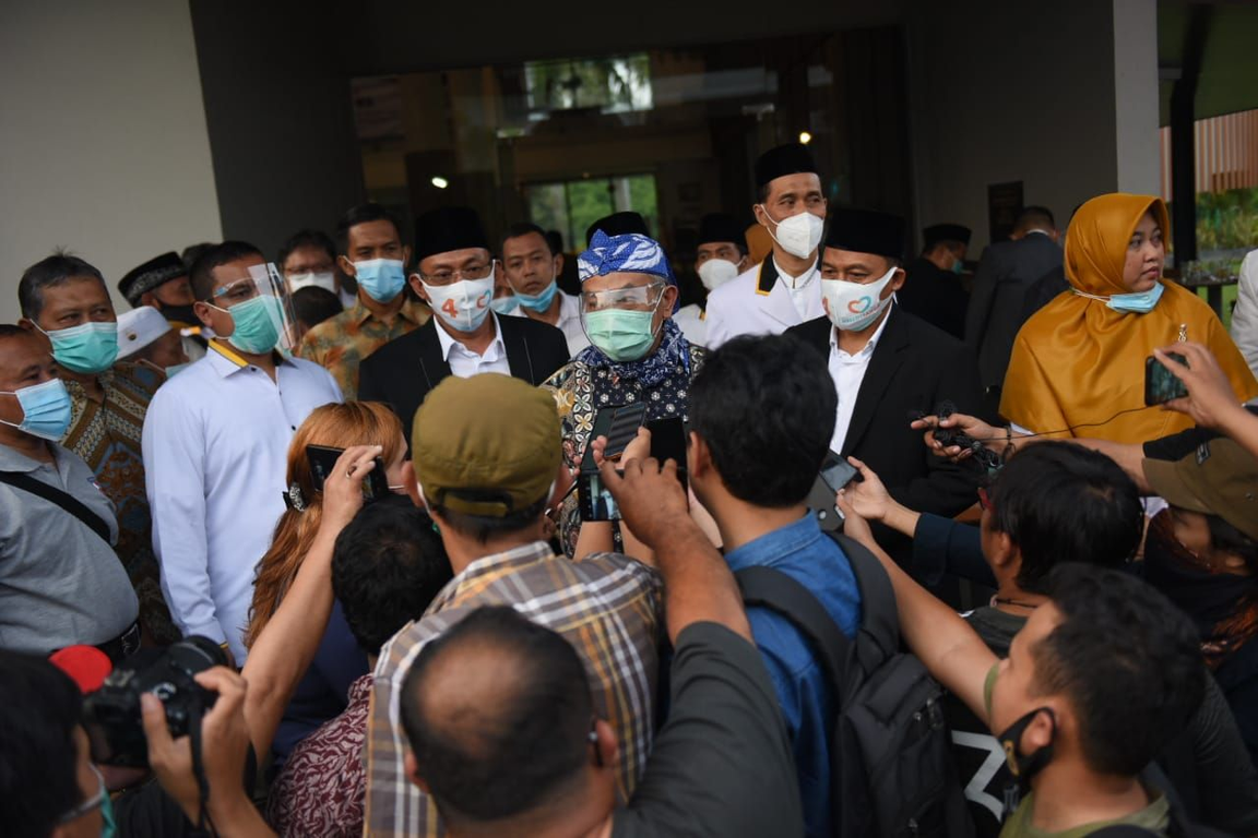 Presiden PKS Ahmad Syaikhu memberikan keterangan kepada awak media dalam Konsolidasi Pemenangan Pilkada di Cilegon, Banten, Senin (9/11) (M Hilal/PKSFoto)