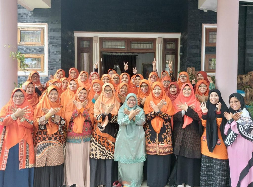 Rombongan BPKK PKS Riau bersama Istri Wakil Walikota Bukittinggi Nurna Eva Karmila