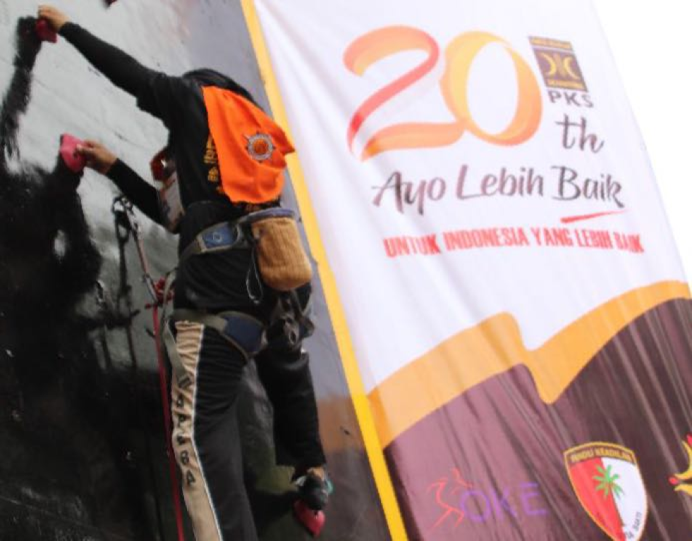 Suasana Kompetisi Wall Climbing Milad ke-20 PKS di Gedung MD Building DPP PKS, Sabtu,(21/4). (Alris/PKSFoto)