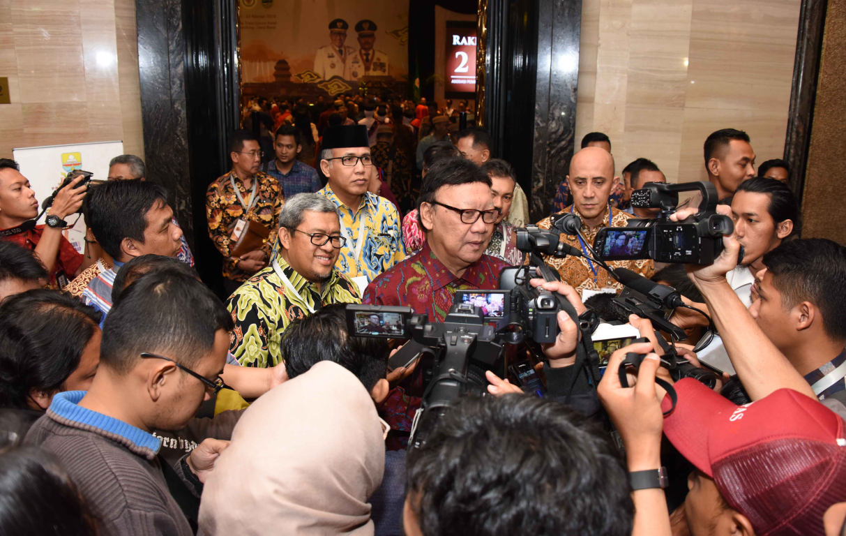Gubernur Jawa Barat Ahmad Heryawan mendampingi Mendagri Thahjo Kumolo dalam Rakernas APPSI di Bandung (dok Humas Pemprov Jabar)