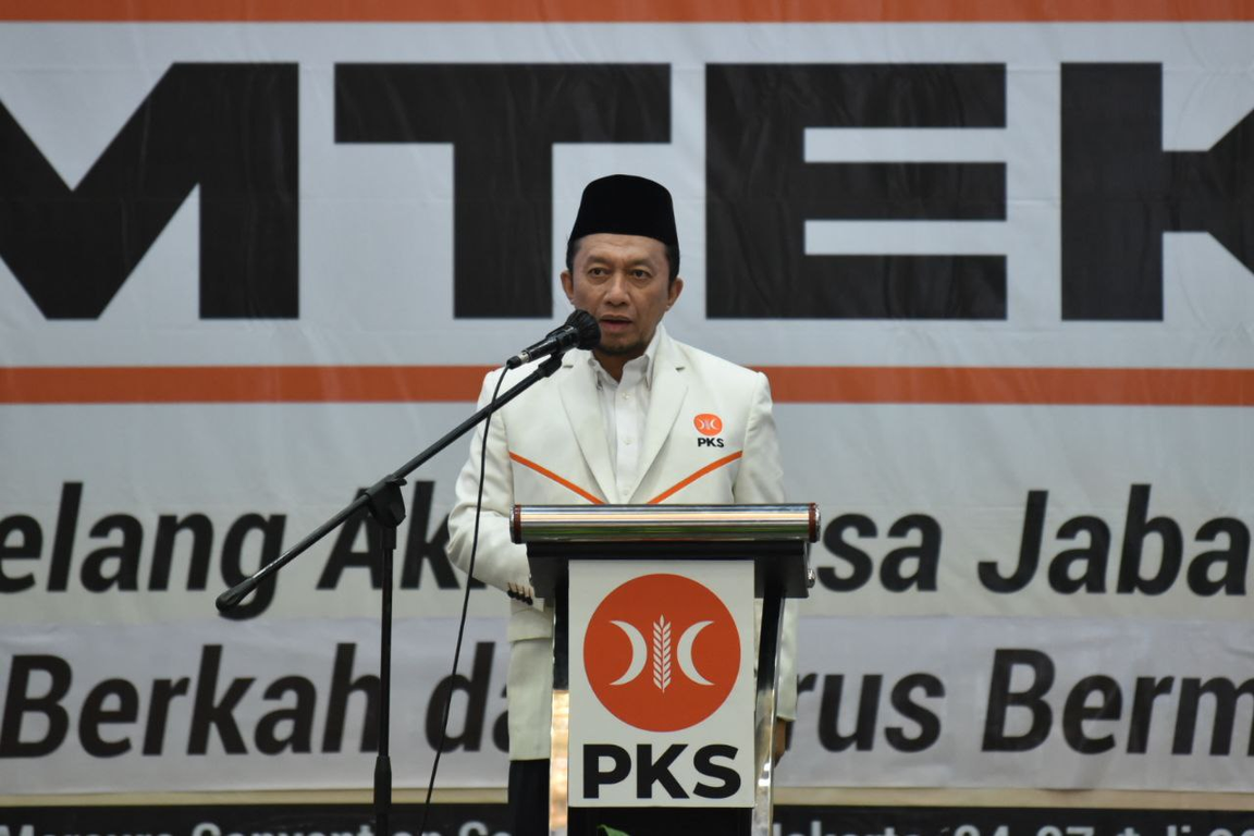 Tutup Bimtek, Tifatul Apresiasi Kinerja Legislator PKS Sumbagut