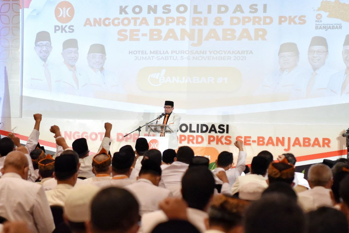 Ketua Majelis Syuro PKS Dr Salim Segaf Al Jufri membuka rangkaian acara Bimbingan Teknis Anggota DPR RI dan DPRD se-Banten, DKI Jakarta dan Jawa Barat di Yogya, Jumat (5/11) (Donny/PKSFoto)