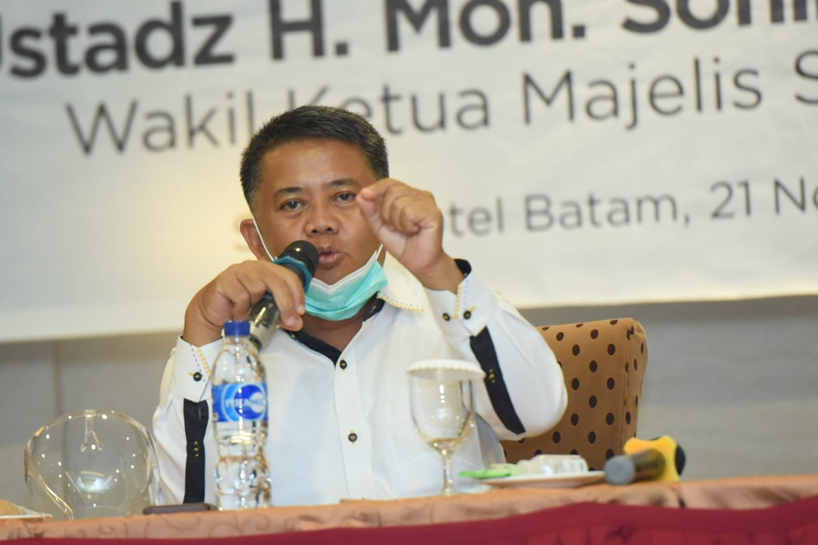 Wakil Ketua Majelis Syura PKS Mohamad Sohibul Iman saat menghadiri Silaturahim Tokoh Batam bersama pasangan Calon INSANI, Sabtu (21/11) (M Hilal/PKSFoto)
