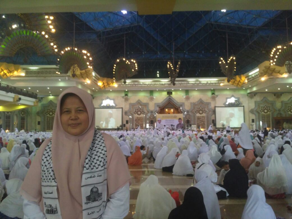 Ketua Adara Relief International, Nurjanah Hulwani