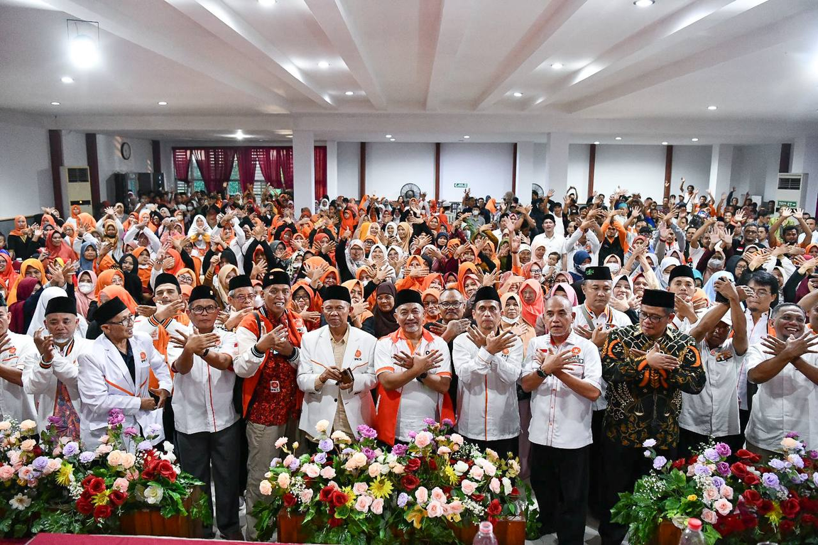 Konsolidasi Anggota PKS Banyumas bersama Presiden PKS Ahmad Syaikhu (Donny/PKSFoto)