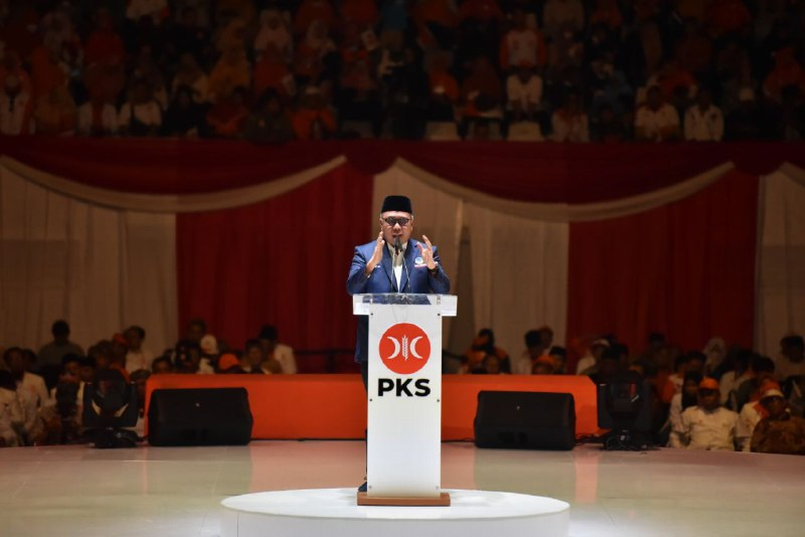 Wakil Ketua Umum Partai Nasional Demokrat (Nasdem) Ahmad Ali memberikan sambutan pada puncak perayaan Milad ke 21 Partai Keadilan Sejahtera (PKS) di Istora Senayan Jakarta, Sabtu (20/5/2023). (PKSFoto)