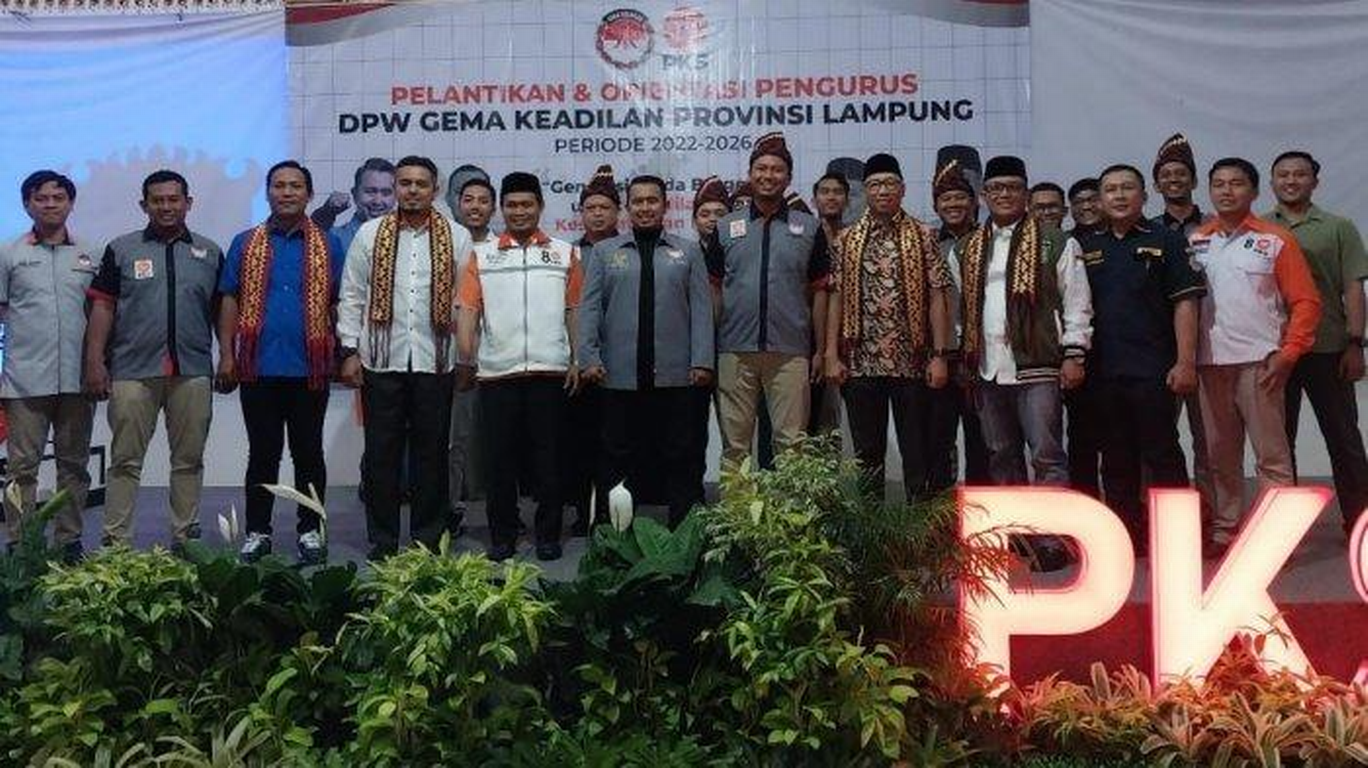 DPW PKS Lampung bersama para tokoh dalam agenda Talkshow dan Pelantikan pengurus DPW Gerakan Muda (GEMA) Keadilan. (TribunLampung/Riyo Pratama)