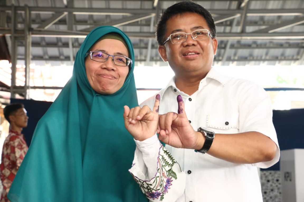 Presiden PKS M. Sohibul Iman bersama Istri Gunakan Hak Pilih. Depok (17/04/2019). Foto : Yopie Mahmud/ PKS Foto