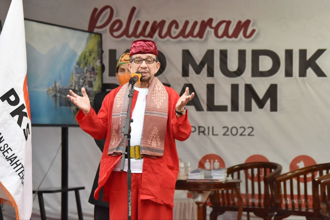 Ketua Majelis Syura PKS Dr. Salim Segaf Al Jufri saat memberikan sambutan di acara Launching Posko Mudik Dr. Salim, Kamis (28/04/2022). (Donny/PKSFoto)