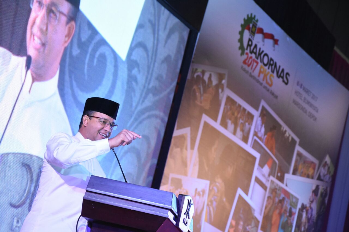 Calon gubernur DKI Jakarta Anies Baswedan saat memberikan paparan di Rakornas PKS di Depok, Jawa Barat, Senin (6/3) (PKS Foto)