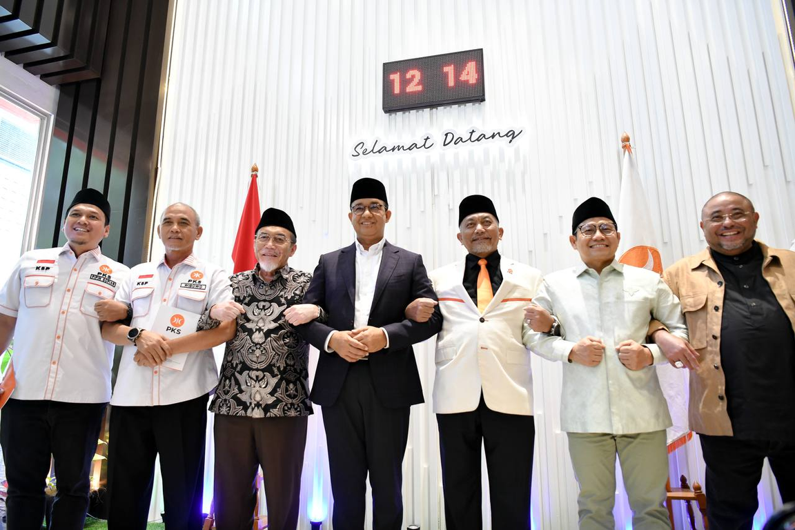 Foto bersama Presiden PKS Ahmad Syaikhu, Ketua MPP Dr. Suswono, dan Sekretaris Jenderal PKS Habib Aboe Bakar Al Habsyi dengan Anies-Muhaimin (Donny/PKSFoto)