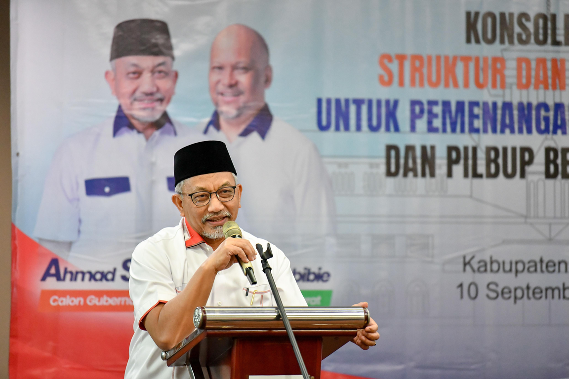 Calon Gubernur Jawa Barat, Ahmad Syaikhu, memberikan sambutan  dalam acara Konsolidasi Struktur, Satgas, Aleg, dan Caleg DPD PKS Kabupaten Bekasi (Donny/PKSFoto)