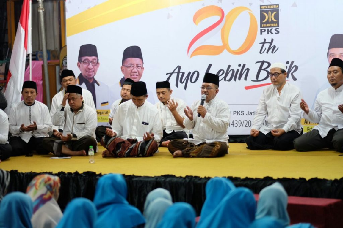 Istighotsah PKS Jawa Timur memperingati Milad ke-20 PKS di kantor DPW PKS Jawa Timur (Humas DPW PKS Jatim)