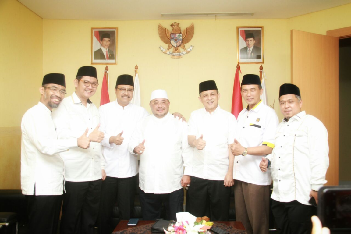 DPTP PKS menyerahkan dukungan calon gubernur Jawa Timur kepada Saifullah Yusuf (Gus Ipul) di kantor DPP PKS, Jakarta, Rabu (10/1). (PKS Foto)