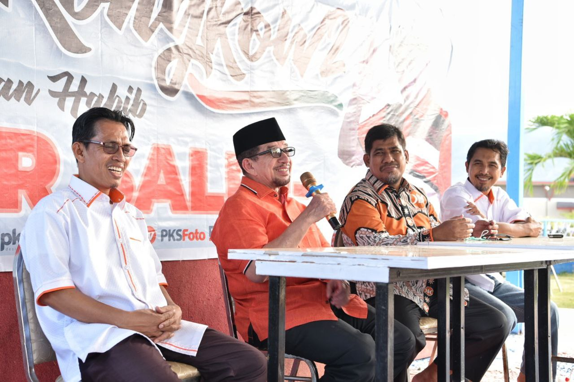 Ketua Majelis Syura PKS Dr. Salim Segaf Aljufri dalam agenda Kongkow bersama Jurnalis Sulawesi Tengah di Palu, Jumat (13/05/2022). (Donny/PKSFoto)