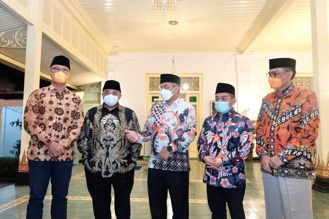 Presiden PKS Ahmad Syaikhu beserta jajaran usai menemui Gubernur DIY Sri Sultan Hamengkubuwono X (Isna/PKSFoto)