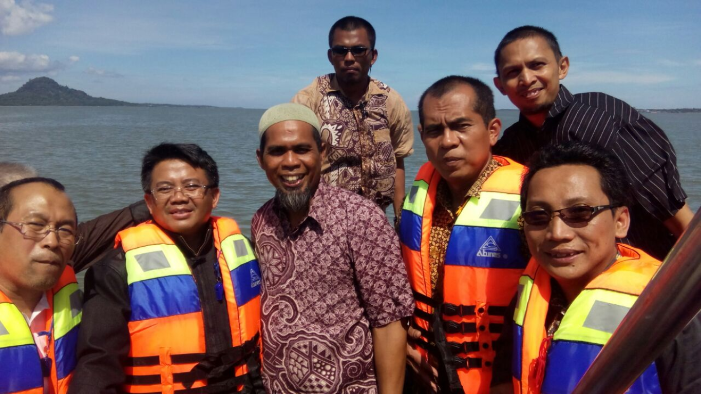 Presiden PKS Mohamad Sohibul Iman (kedua dari kiri) dengan Bupati Nunukan