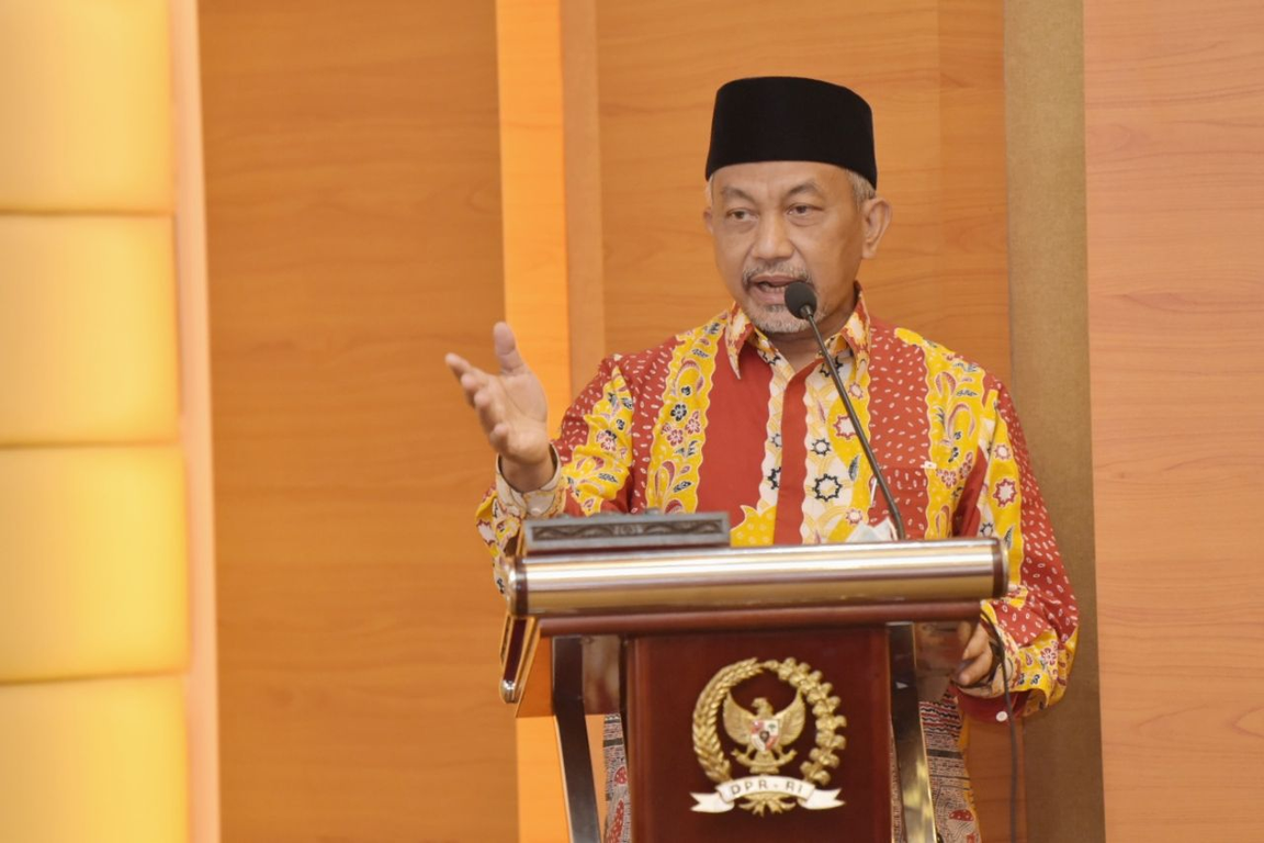 Presiden PKS Ahmad Syaikhu memberikan paparan dalam peluncuran Buku Putih Penanganan Covid-19 oleh FPKS DPR RI di Kompleks Parlemen Senayan, Kamis (17/12) (Donny/PKSFoto)