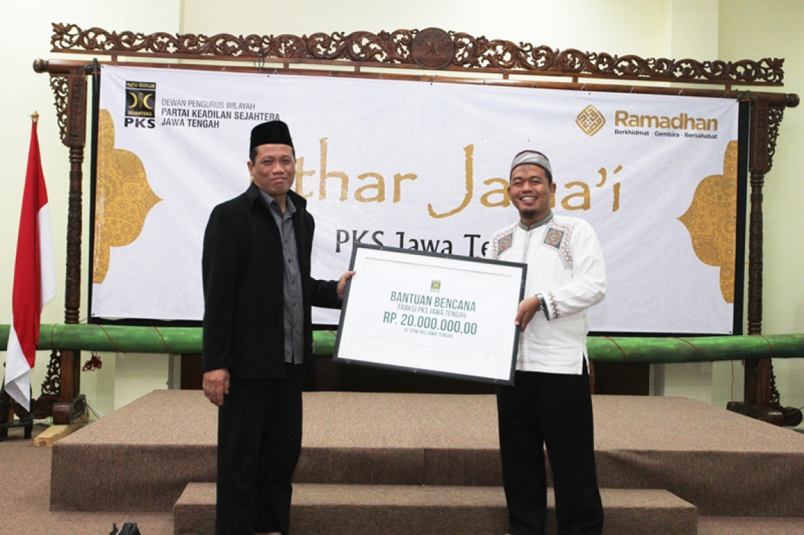 Penyerahan Bantuan untuk Korban Bencana Alam Banjarnegara