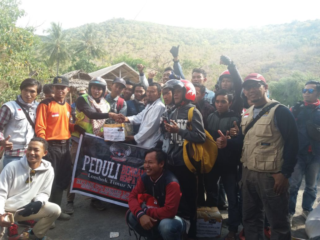 Puluhan Anggota Klub Motor Menyerahkan Bantuan Secara Simbolis Kepada PKS