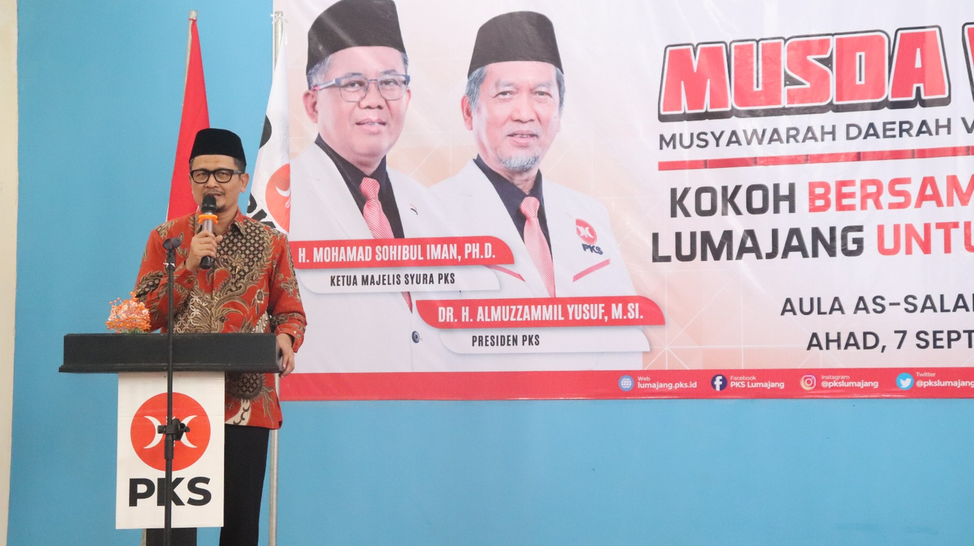 Anggota DPR RI Fraksi PKS dari Dapil Jawa Timur IV,  Amin Ak.