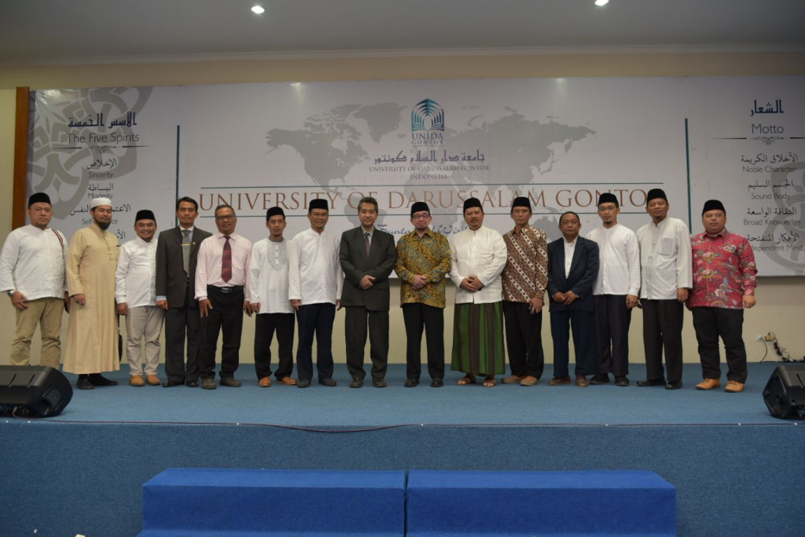 Ketua Majelis Syuro Partai Keadilan Sejahtera Habib Salim Segaf Al Jufri bersama jajaran Pimpinan Gontor, Ponorogo, Senin (25/02/2019). (dok PKSFoto)