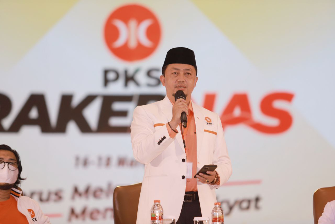 Ketua Bidang Pembinaan dan Pengembangan Desa DPP PKS Syahrul Aidi Mazaat saat mengisi acara di Rangkaian Puncak Rakernas, Kamis (18/03/2021). (Juliyanto/PKSFoto)