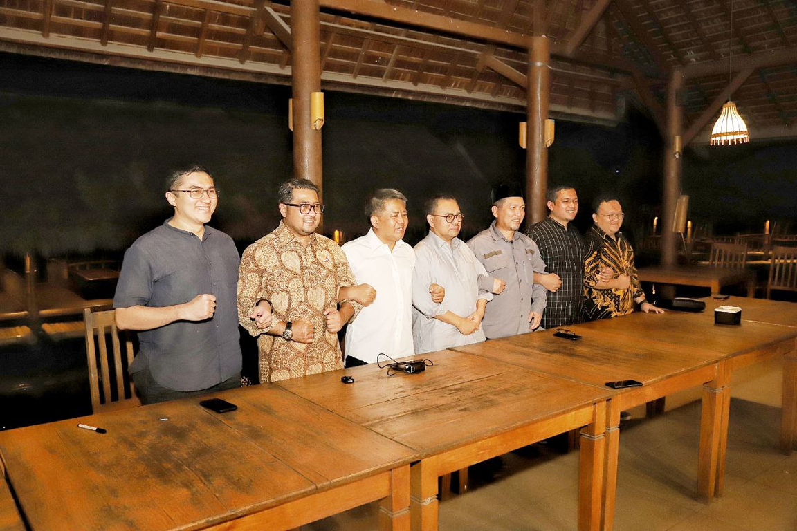 Wakil Ketua Majelis Syura Partai Keadilan Sejahtera (PKS) Mohamad Sohibul Iman menggelar konferensi pers  bersama tim kecil koalisi perubahan. Fathur/PKSFoto