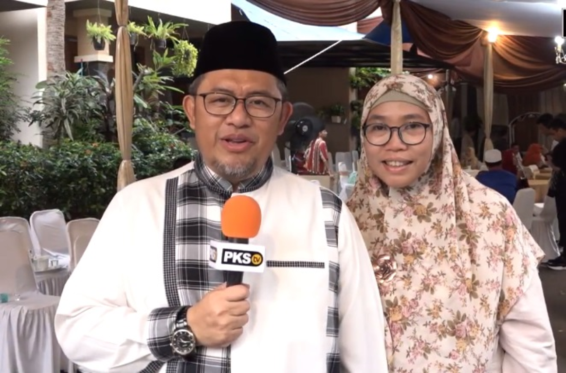 Ketua Badan Peminaan Kepemimpinan Daerah (BPKD) DPP PKS Ahmad Heryawan beserta istri (PKSTV)