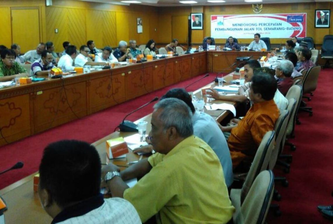 Diskusi “Mendorong Penyelesaian Tol Batang-Semarang” di gedung DPRD Jateng, Selasa (24/5)