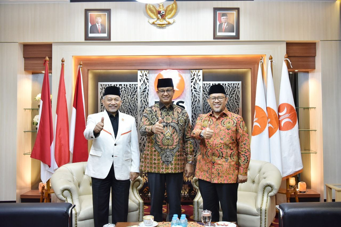 Presiden PKS Ahmad Syaikhu dan Wakil Ketua Majelis Syura PKS Ahmad Heryawan Bersama Anies Baswedan