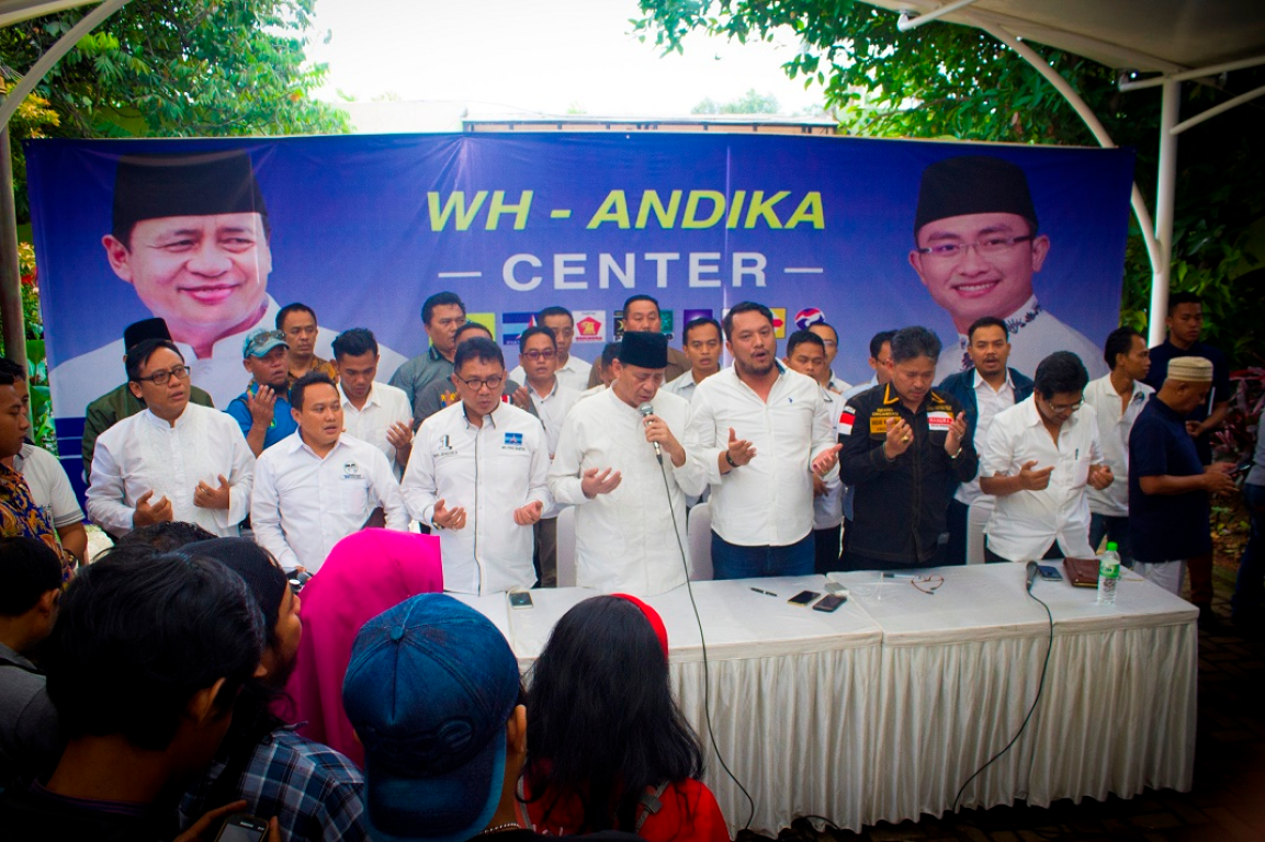 Calon Gubernur Banten nomor urut 1 H. Wahidin Halim dalam konferensi pers di kediamannya, Rabu (15/2)