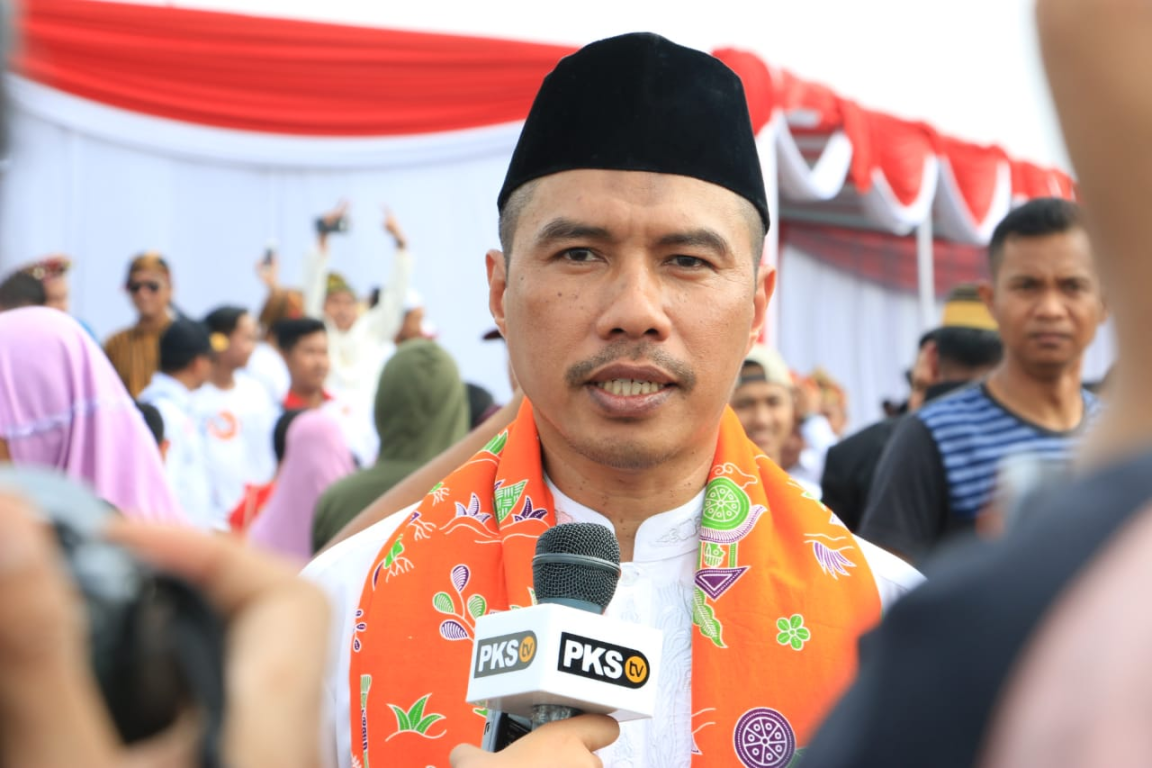 Ketua DPW PKS DKI Jakarta Sakhir Purnomo dalam Deklarasi Kampanye Damai di kawasan Monas, Jakarta, Ahad (23/9). (PKSFoto Jakarta)