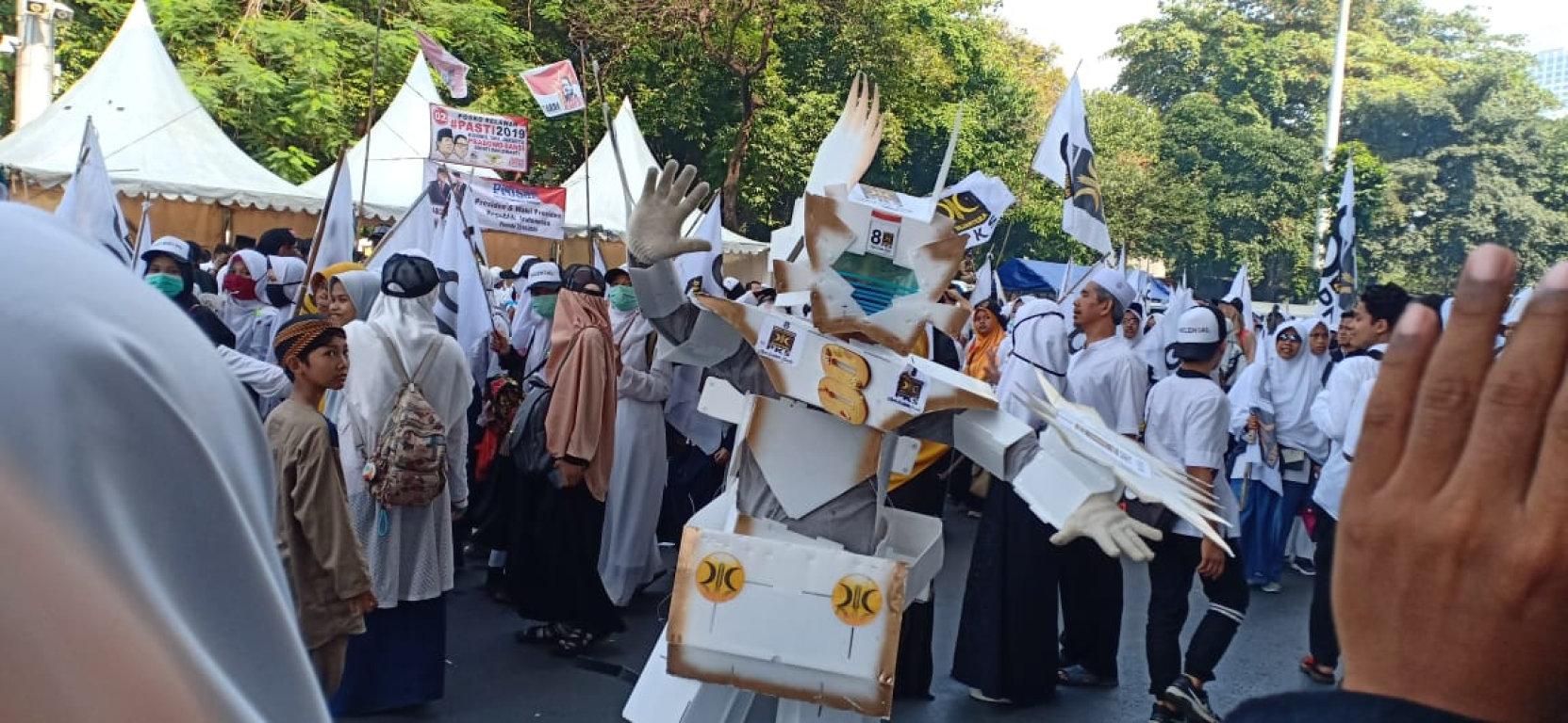 Robot Man PKS jadi pusat perhatan masyatakat di Kampanye Akbar Prabowo Sandi