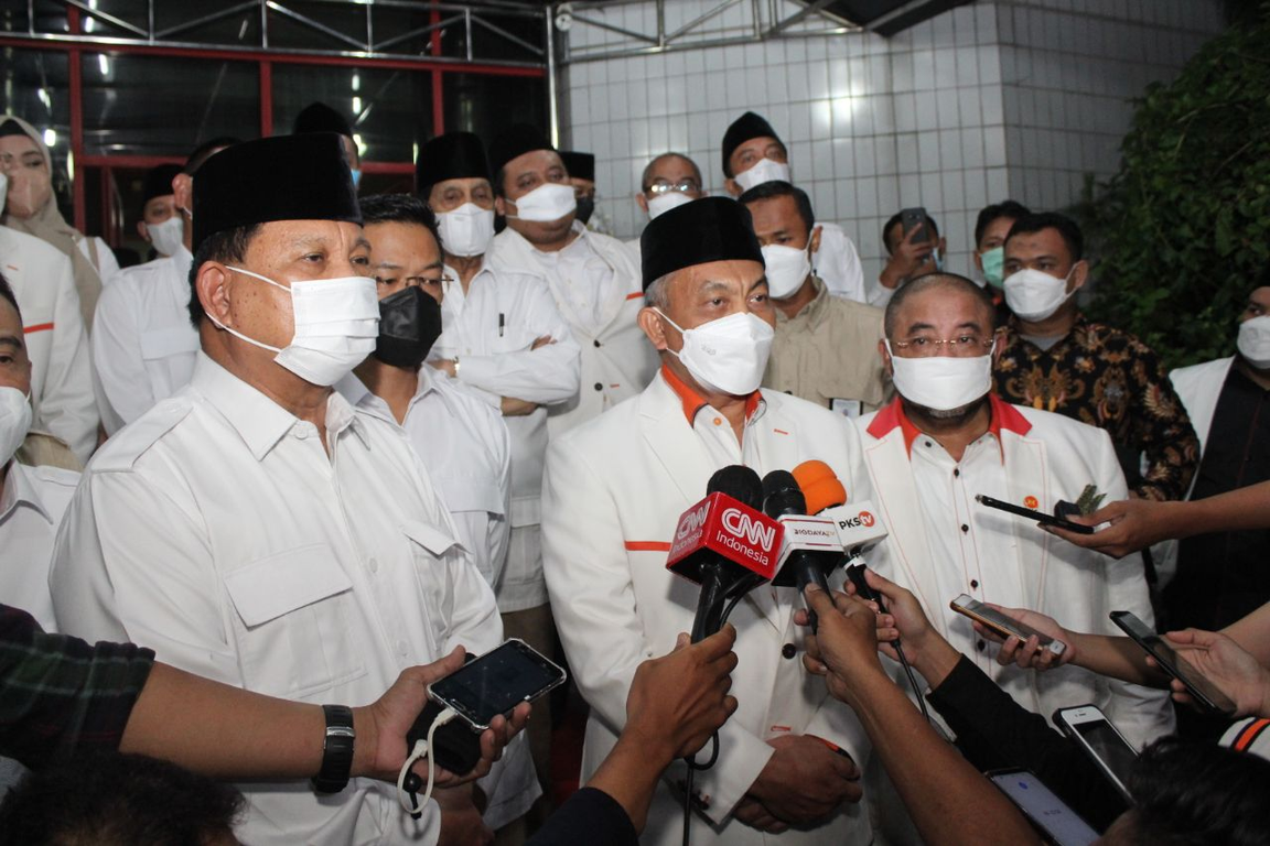 Presiden PKS Ahmad Syaikhu diterima Ketua Umum Partai Gerindra Prabowo Subianto dalam Silaturahim Kebangsaan, Selasa (4/5) (Donny/PKSFoto)