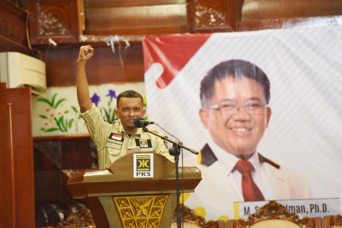 Ketua DPW PKS Aceh Ghufran Zainal Abidin menyampaikan orasi pemenangan saat Konsolidasi kader bersama Presiden PKS Mohamad Sohibul Iman di Banda Aceh, Ahad (7/10) (M Hilal/PKSFoto)