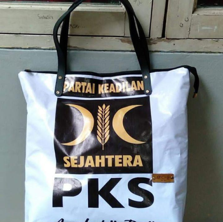 Salah satu hasil olahan limbah spanduk PKS