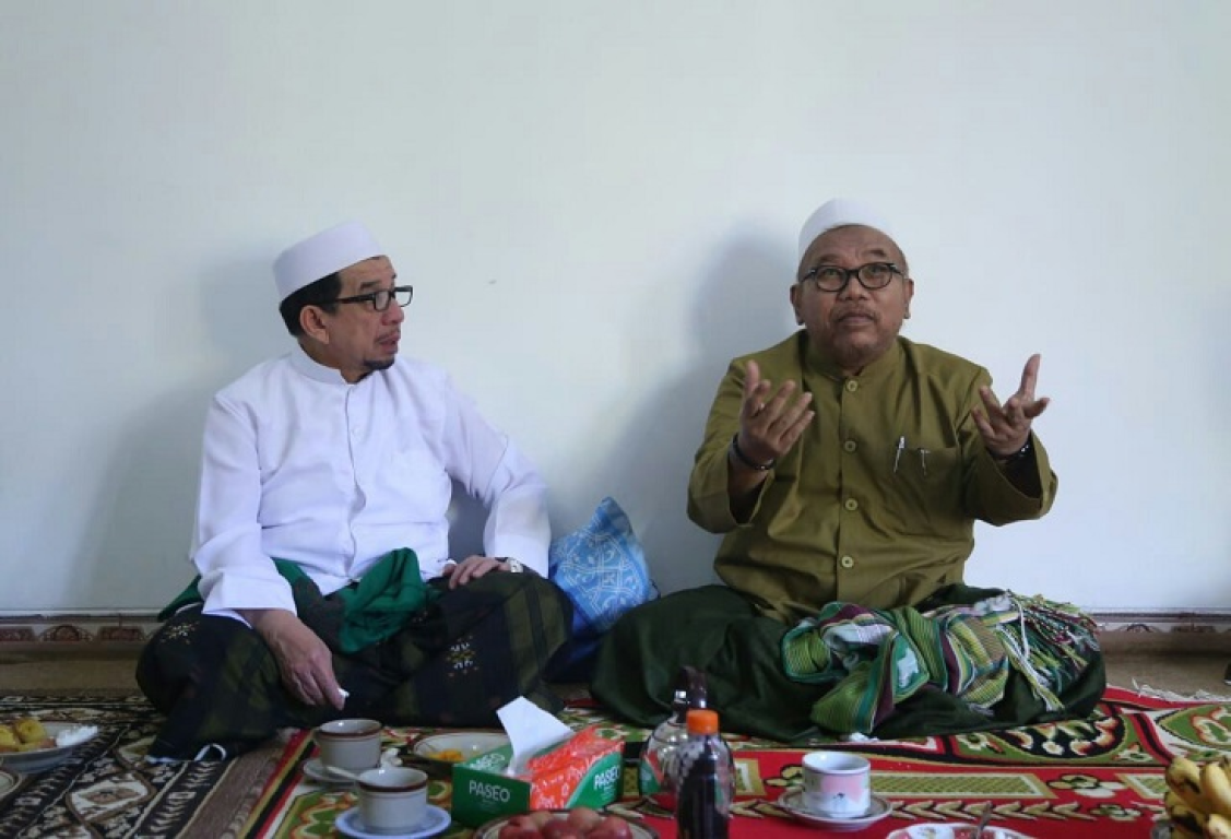 Kiyai Ahmad Tegal memberikan Wejangan pada Ketua Majelis Syuro PKS (raka)