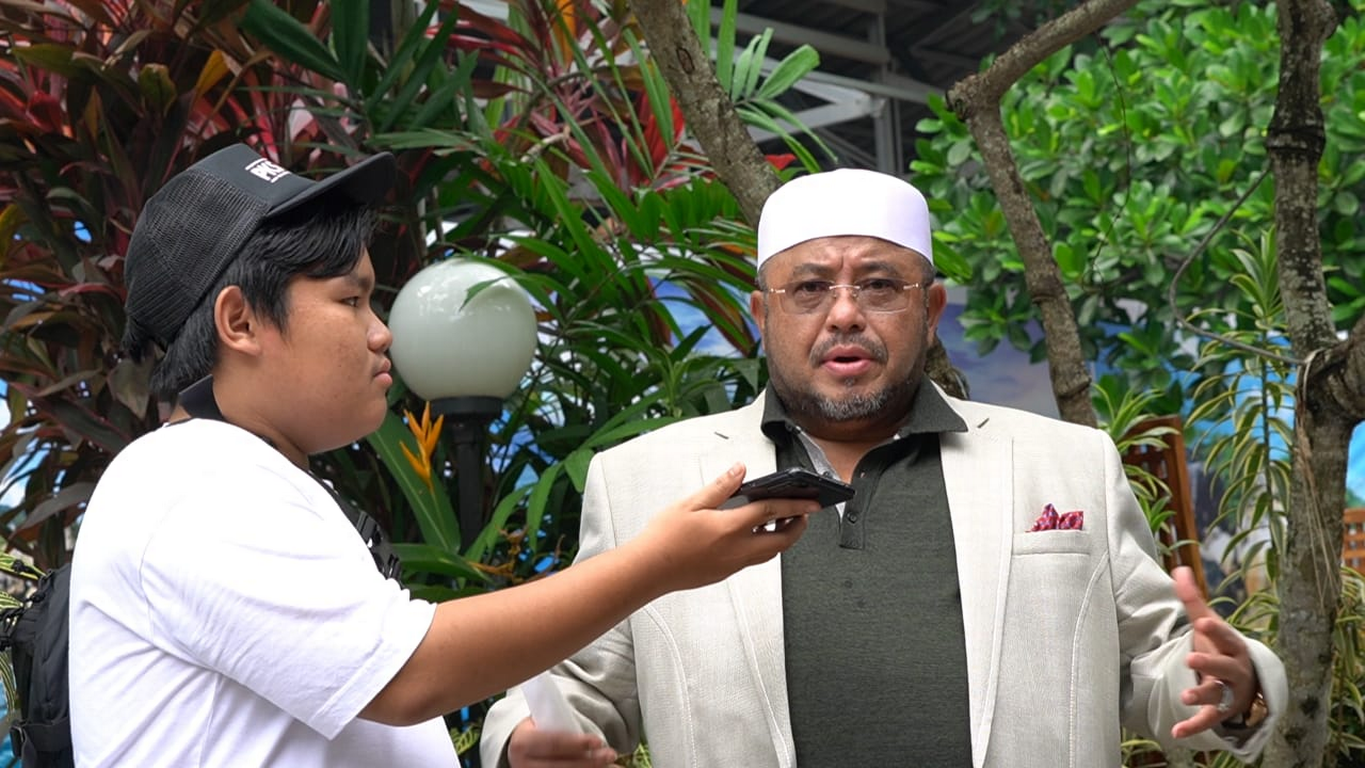 Sekjen PKS Habib Aboe Bakar Al Habsy saat tiba di Samarinda untuk melakukan Konsolidasi Pemenangan Pilkada se-Kaltim, Jumat (20/11) (PKSFoto)