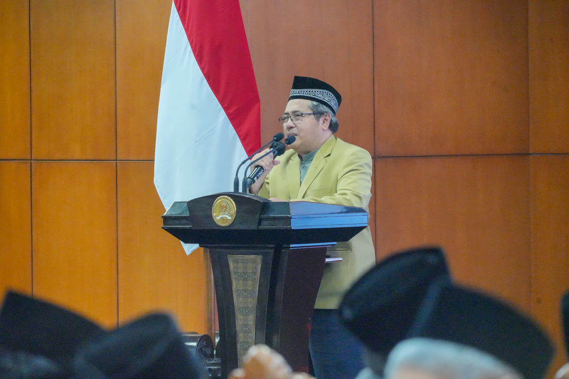 Sekretaris Dewan Syariah Pusat (DSP) Partai Keadilan Sejahtera (PKS) KH. Mahmud Mahfudz membacakan hasil rekomendasi Mudzakarah Ulama Nasional Dewan Syariah Pusat PKS 2026