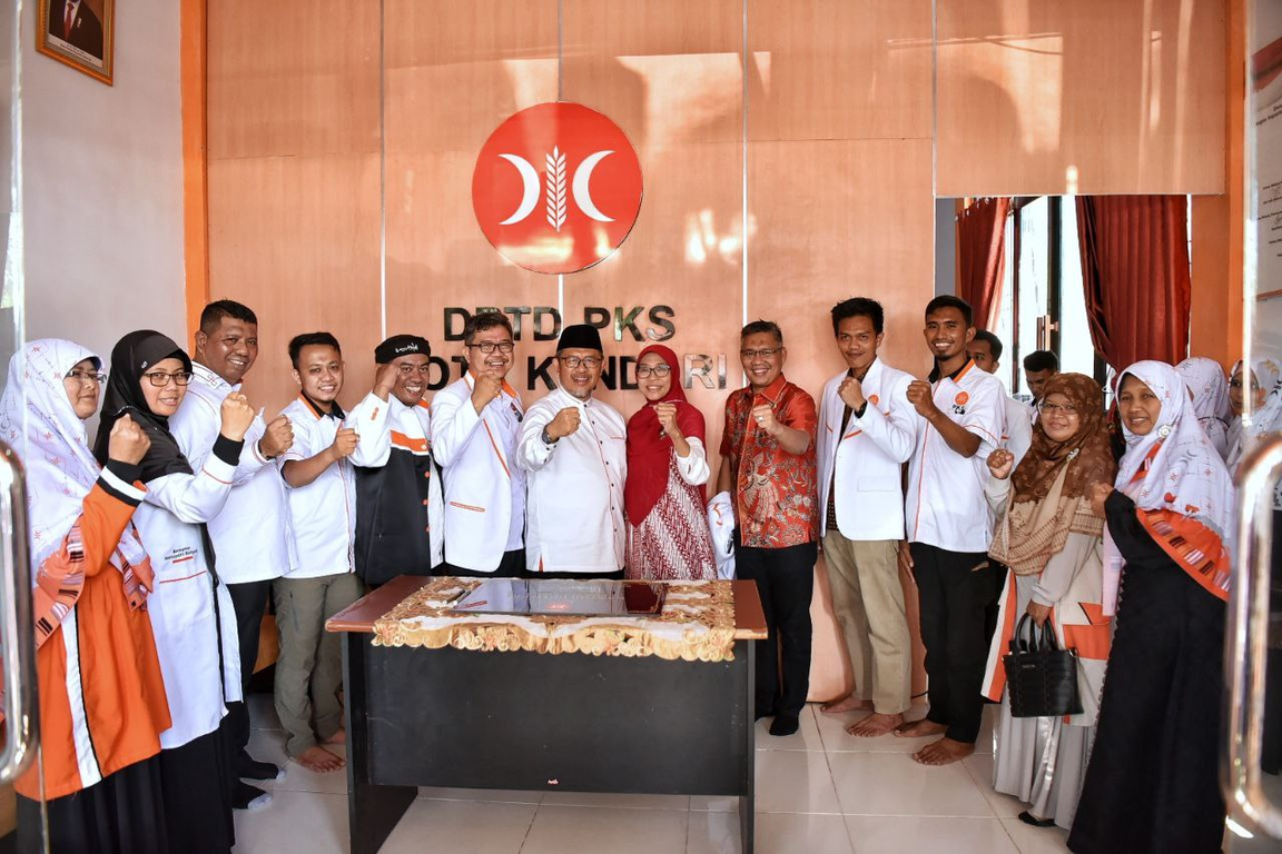 Wakil Ketua Majelis Syura PKS Ahmad Heryawan Remikan Kantor DPTD Kendari (PKSFoto/Donny)