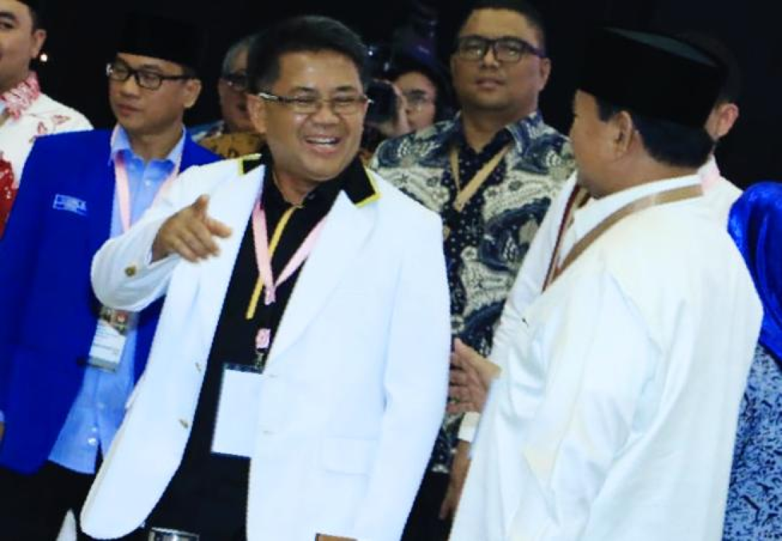 Presiden PKS Mohamad Sohibul Iman bersama Capres Prabowo Subianto saat penetapan Capres-Cawapres di kantor KPU, Jumat (21/9) (Yopie/PKSFoto)
